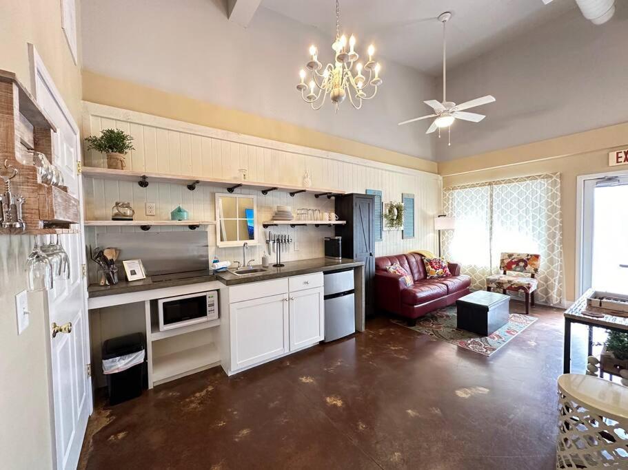 Haven At Hazel~Downtown Bungalow Demorest Exterior photo