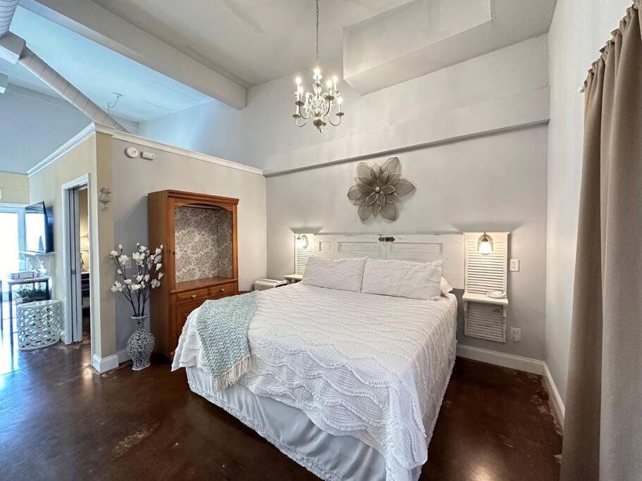 Haven At Hazel~Downtown Bungalow Demorest Exterior photo